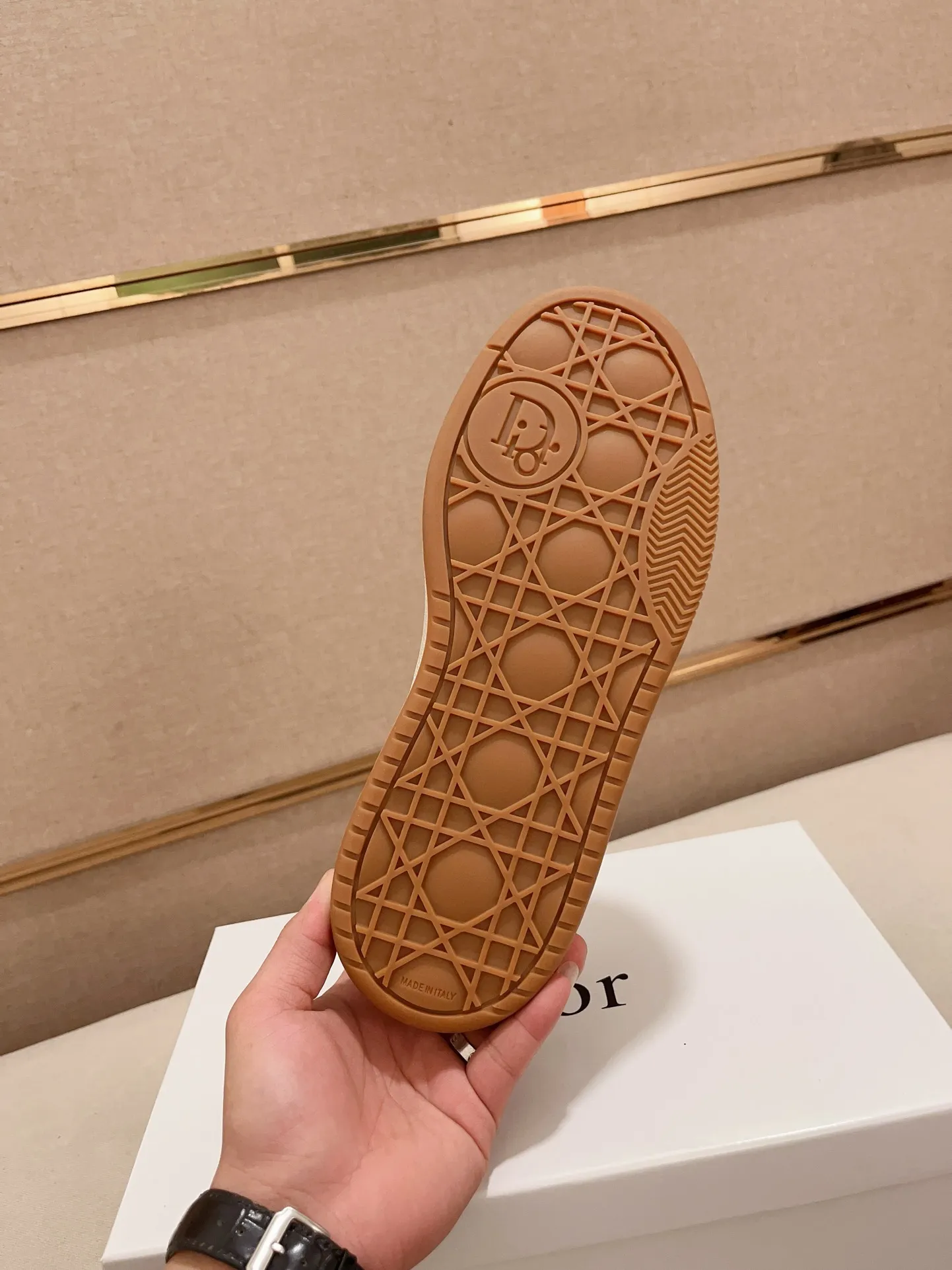 Factory price: 420💰[Dior·Dior] New casual sports style men's shoes, new spring and summer design, perfect workmanship, lace-up lazy style to create wardrobe quality, upper: imported first-layer cowhide, sheepskin lining is soft and comfortable, ultra-light TPU wear-resistant outsole, simple, versatile fashion men's shoes, excellent color code number 38--44. (Can be customized for 45 non-refundable)